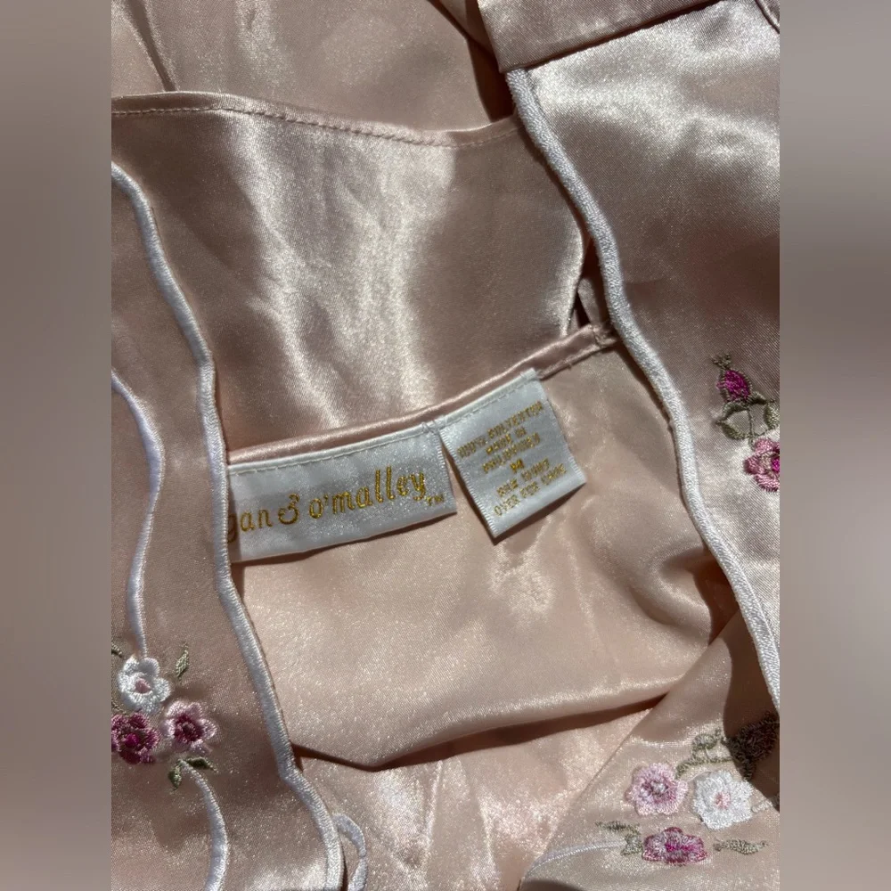 Vintage Silky Embroidered Satin Sleep Set - Light Blush - Picture 4 of 9